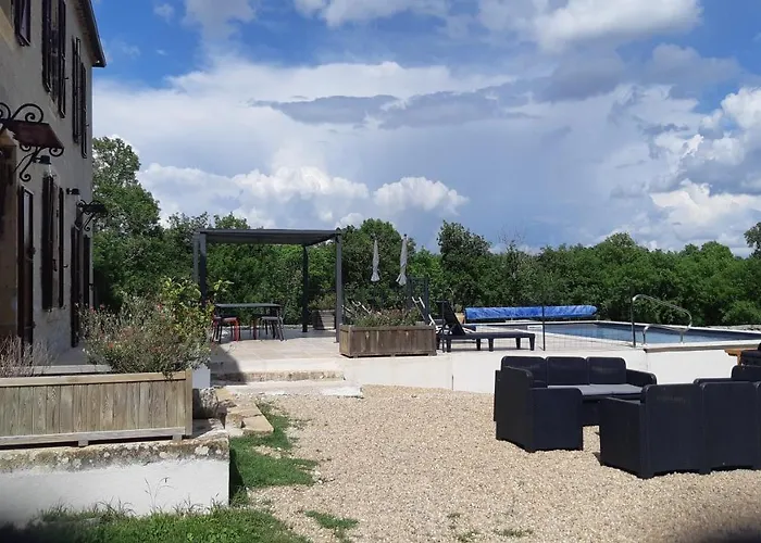 Domaine De Bach بيت للعطل Crégols