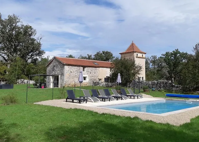 Domaine De Bach بيت للعطل *